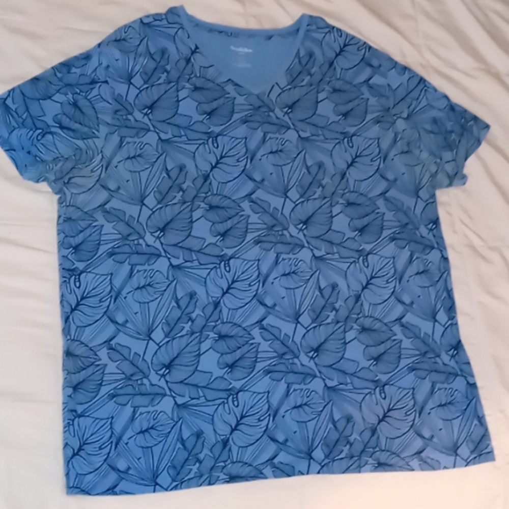 Goodfellow V-Neck short sleeve tee